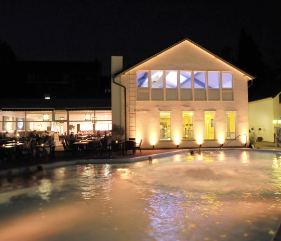 Cadre de soirée Piscine d'eau de mer & restaurant