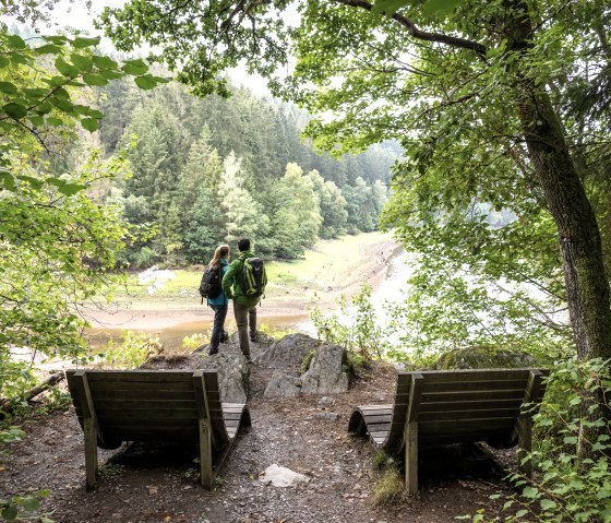 Sinnesliegen Perlenbach-Talsperre-@Eifel Tourismus GmbH, Dominik Ketz, © Eifel-Tourismus GmbH, Dominik Ketz