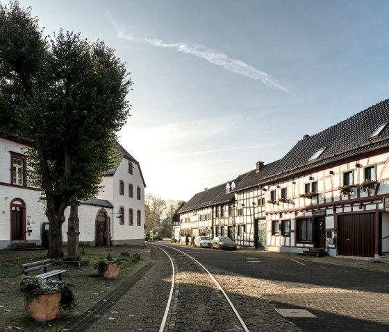 Marktplatz Olef mit Schienen der Oleftalbahn, © Eifel Tourismus GmbH, D. Ketz