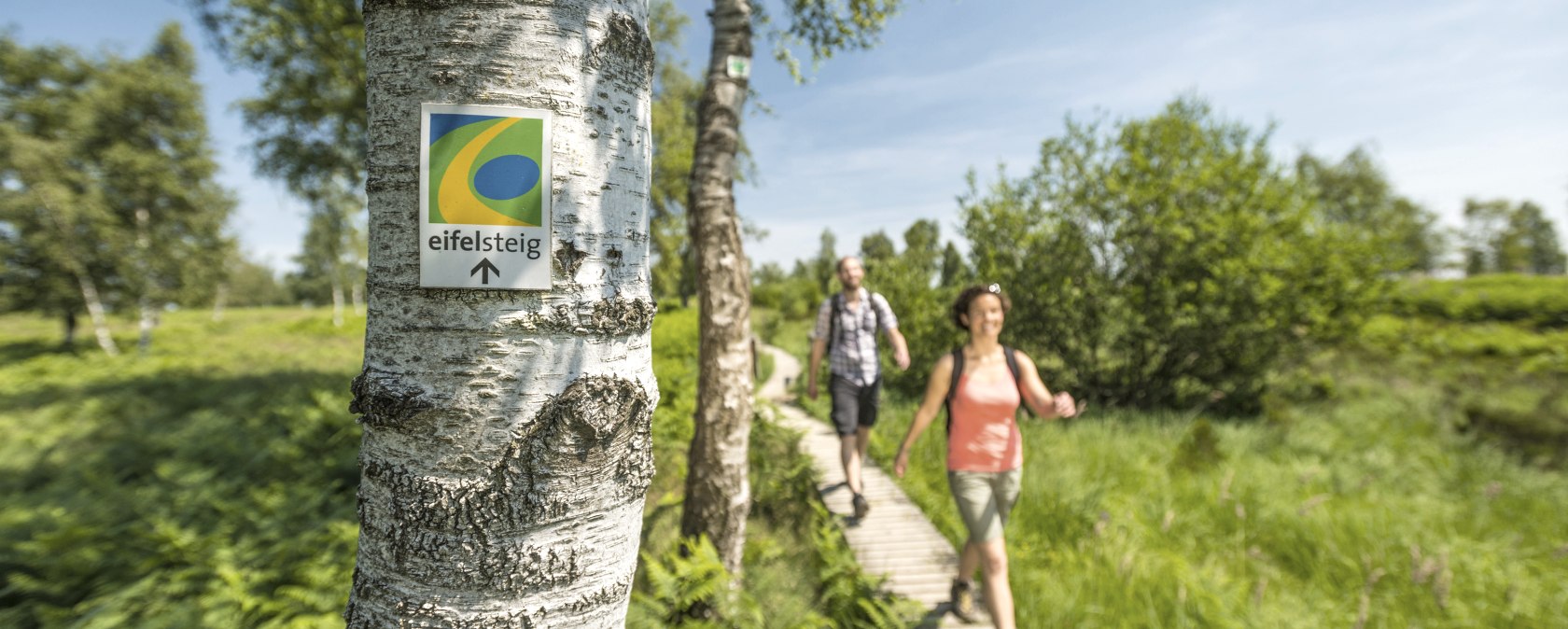 Wanderer auf dem Eifelsteig, © Eifel Tourismus GmbH / D. Ketz