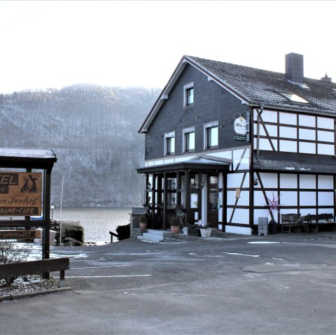 Hôtel-restaurant "Zum kleinen Seehof" (le petit lac), © Rursee-Touristik GmbH