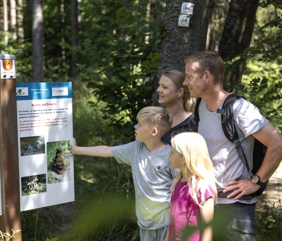 Mythen und Bräuche auf dem Kaiser Karl Weg, © Eifel Tourismus GmbH_Tobias Vollmer