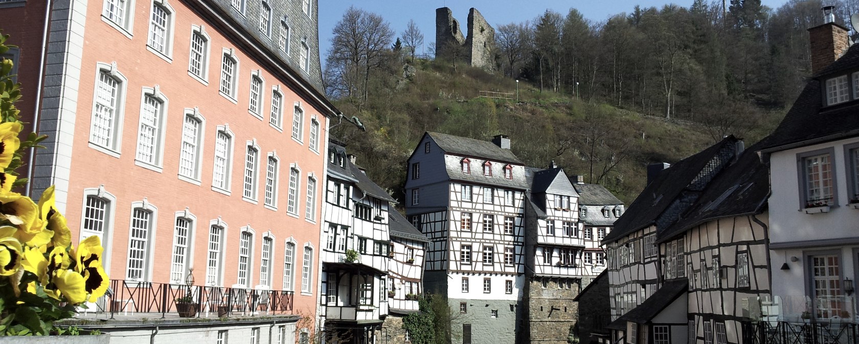 Rotes Haus und Haller in Monschau