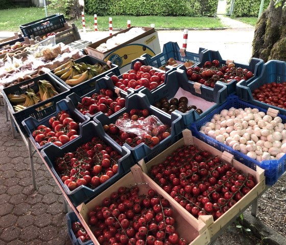 Groot assortiment bij de marktkraam, © Rudi Schmitz