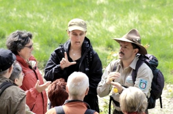 Ranger mit Gruppe, © Nationalpark Eifel N.Kolster