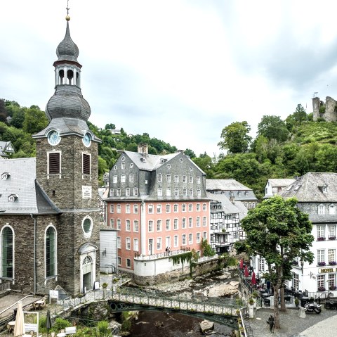 Vieille ville de Monschau avec la Maison rouge, © Eifel Tourismus GmbH, Dominik Ketz