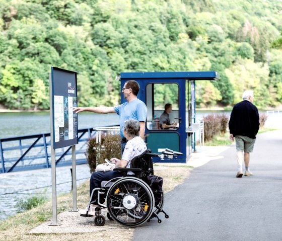 Embarcadère d'Einruhr - accessible aux personnes à mobilité réduite, © Fotoagentur Wolf, freiheitswerke