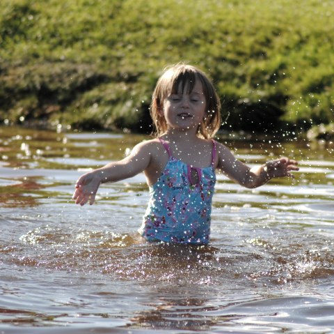 Badespaß im Rurseezentrum - Naturfreibad Rurberg, © fotolia