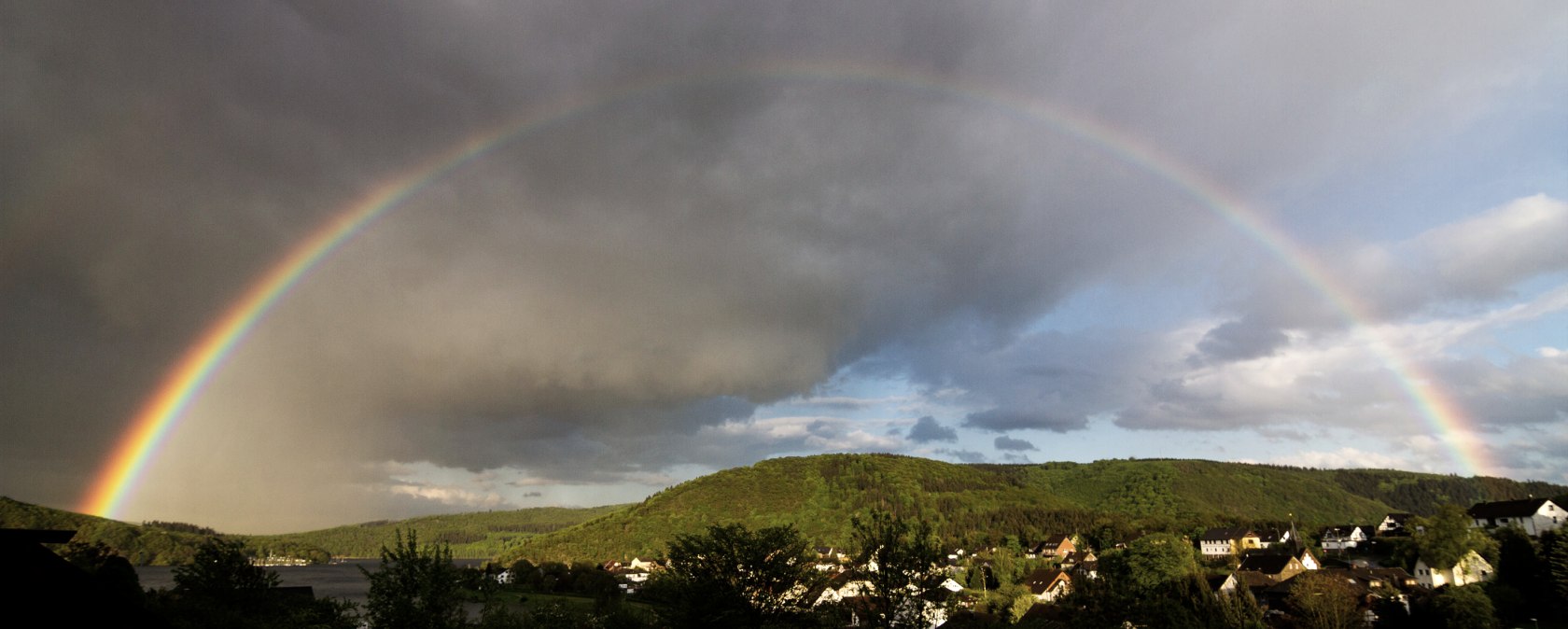 Regenbogen über dem Rursee