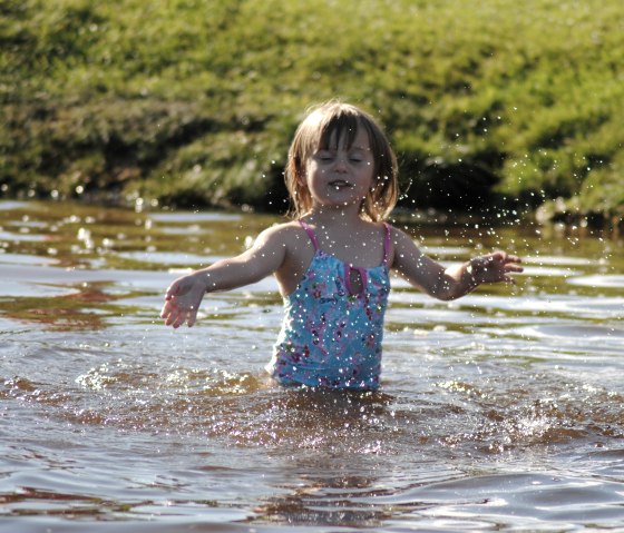 Badespaß im Rurseezentrum - Naturfreibad Rurberg, © fotolia